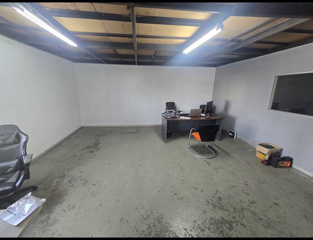340M² WAREHOUSE TO LET IN ANDERBOLT